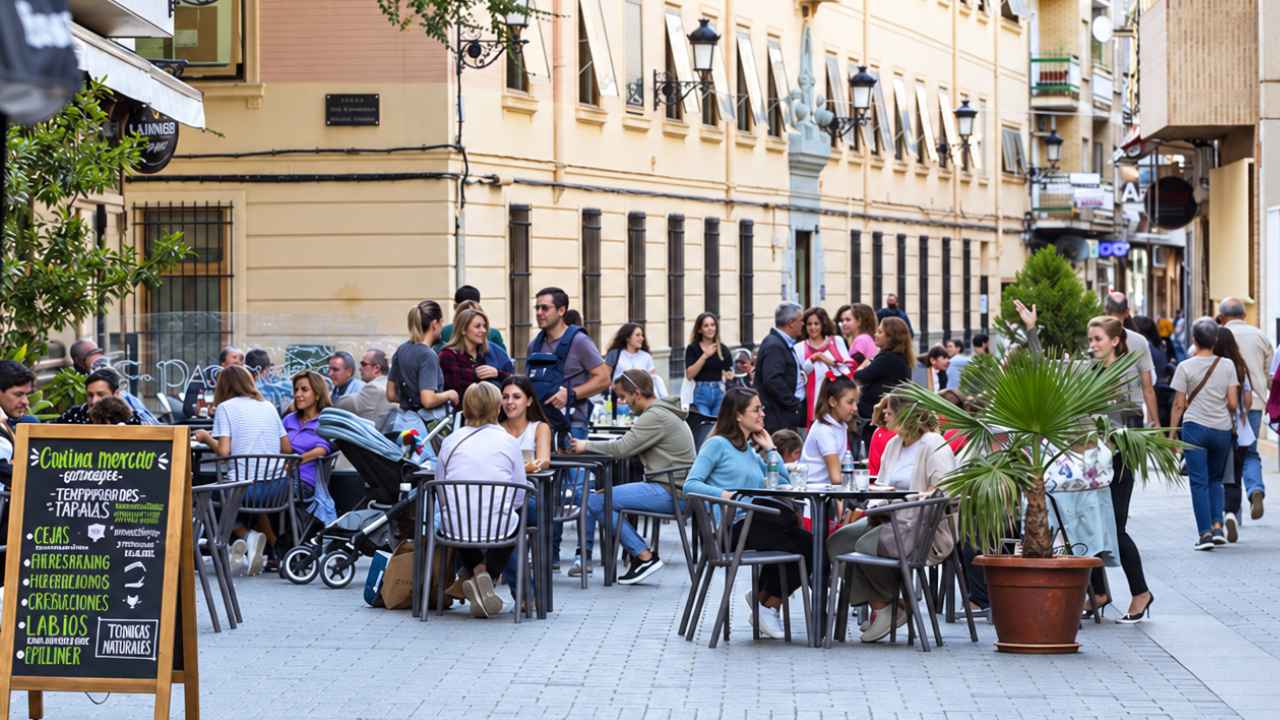 Los empleados de hostelería de Albacete tendrán 370 euros de paga y dos fines de semana completos libres al año