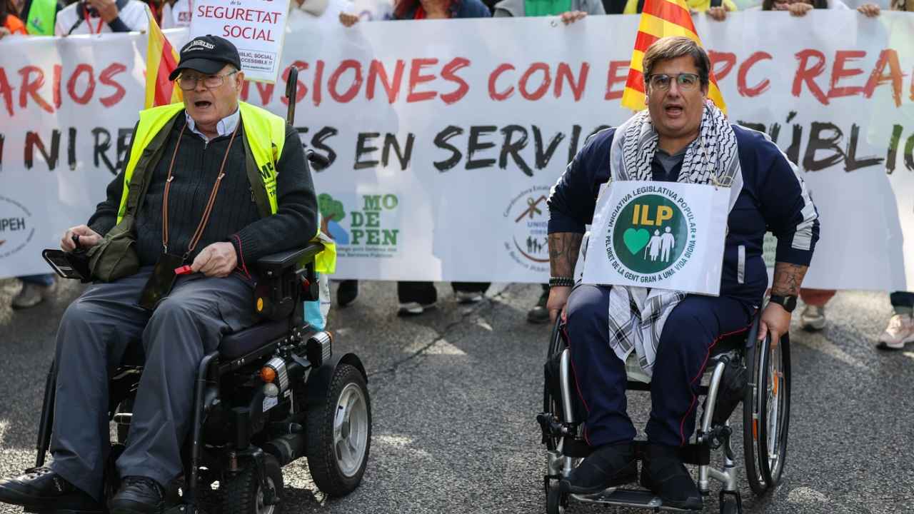 Los pensionistas exigen cobrar al menos el salario mínimo (SMI) y ponen sobre la mesa una diferencia de 284 euros por paga