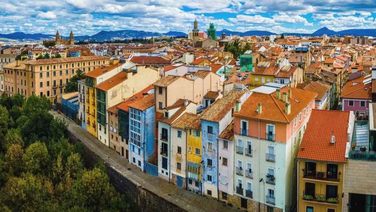 Vista panorámica de Pamplona, capital de Navarra, comunidad que lidera el índice de calidad de vida de España según el INE.